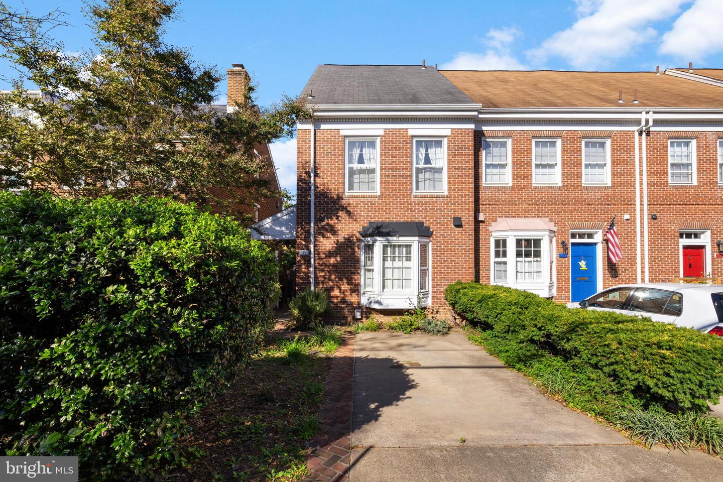 211 S WEST ST S, ALEXANDRIA, Virginia 22314, 3 Bedrooms Bedrooms, ,2 BathroomsBathrooms,Residential,For sale,211 S WEST ST S,VAAX2050878 MLS # VAAX2050878