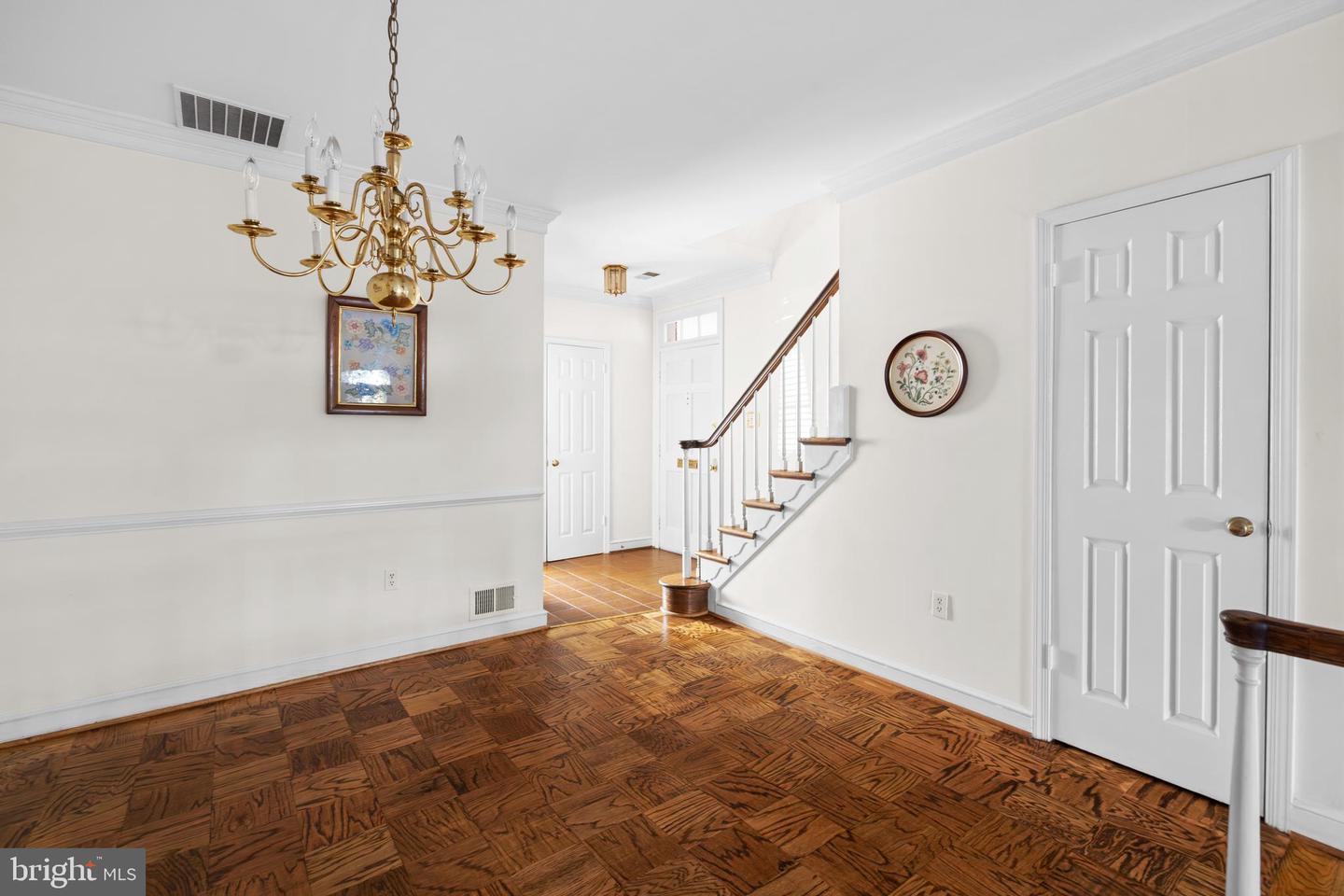 211 S WEST ST S, ALEXANDRIA, Virginia 22314, 3 Bedrooms Bedrooms, ,2 BathroomsBathrooms,Residential,For sale,211 S WEST ST S,VAAX2050878 MLS # VAAX2050878