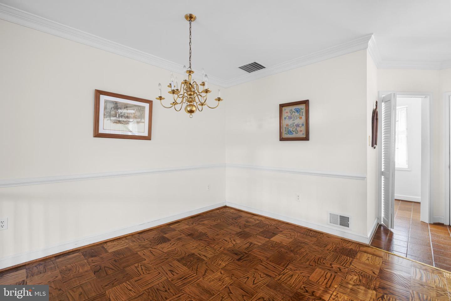 211 S WEST ST S, ALEXANDRIA, Virginia 22314, 3 Bedrooms Bedrooms, ,2 BathroomsBathrooms,Residential,For sale,211 S WEST ST S,VAAX2050878 MLS # VAAX2050878