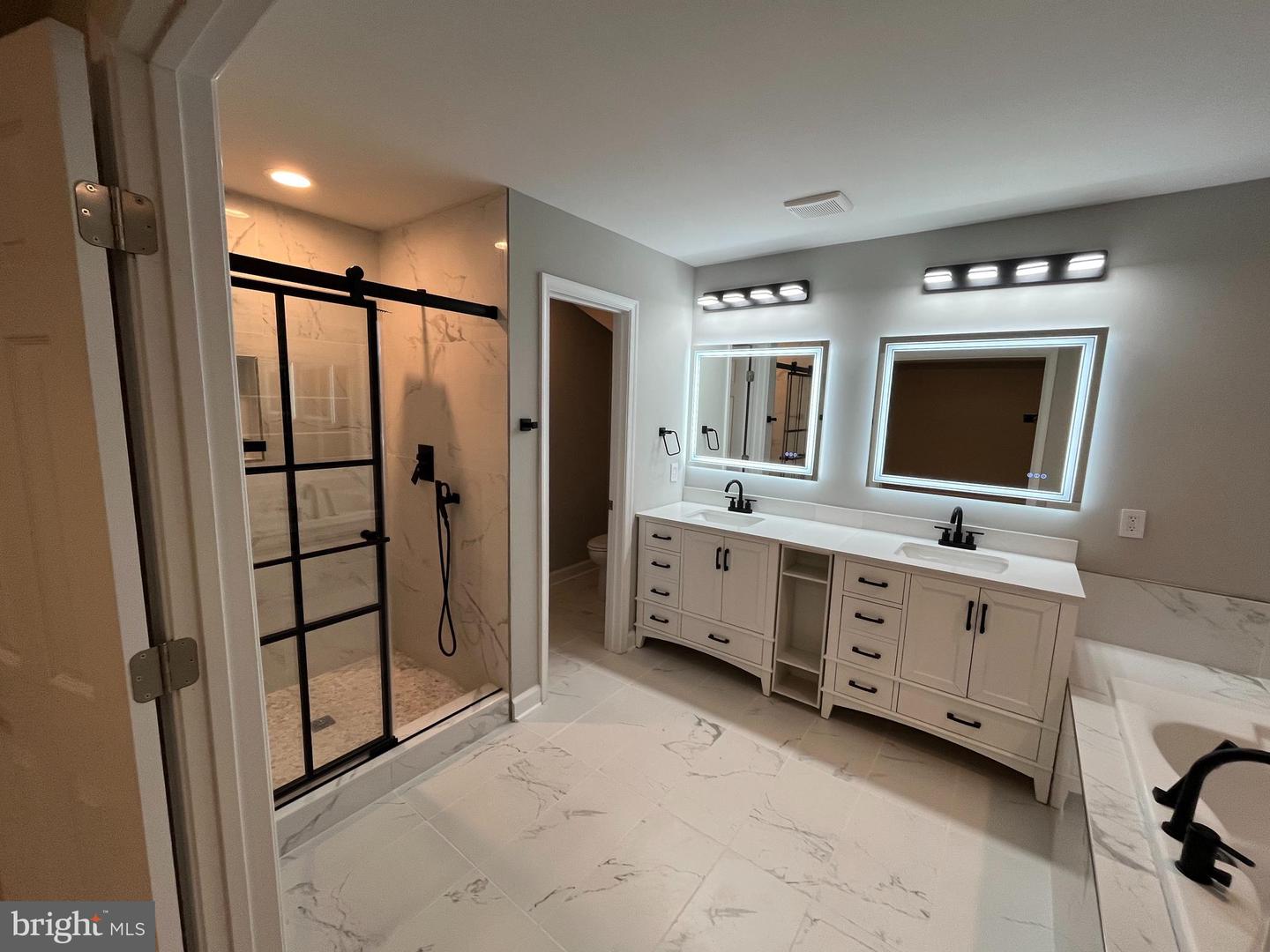 13975 TANNERS HOUSE WAY, CENTREVILLE, Virginia 20121, 4 Bedrooms Bedrooms, ,3 BathroomsBathrooms,Residential,For sale,13975 TANNERS HOUSE WAY,VAFX2274702 MLS # VAFX2274702