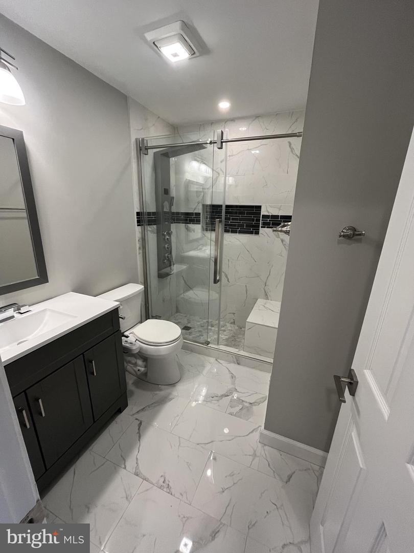 13975 TANNERS HOUSE WAY, CENTREVILLE, Virginia 20121, 4 Bedrooms Bedrooms, ,3 BathroomsBathrooms,Residential,For sale,13975 TANNERS HOUSE WAY,VAFX2274702 MLS # VAFX2274702