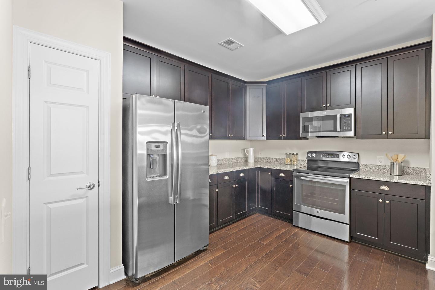 15201 ROYAL CREST DR, HAYMARKET, Virginia 20169, 2 Bedrooms Bedrooms, ,2 BathroomsBathrooms,Residential,For sale,15201 ROYAL CREST DR,VAPW2106110 MLS # VAPW2106110