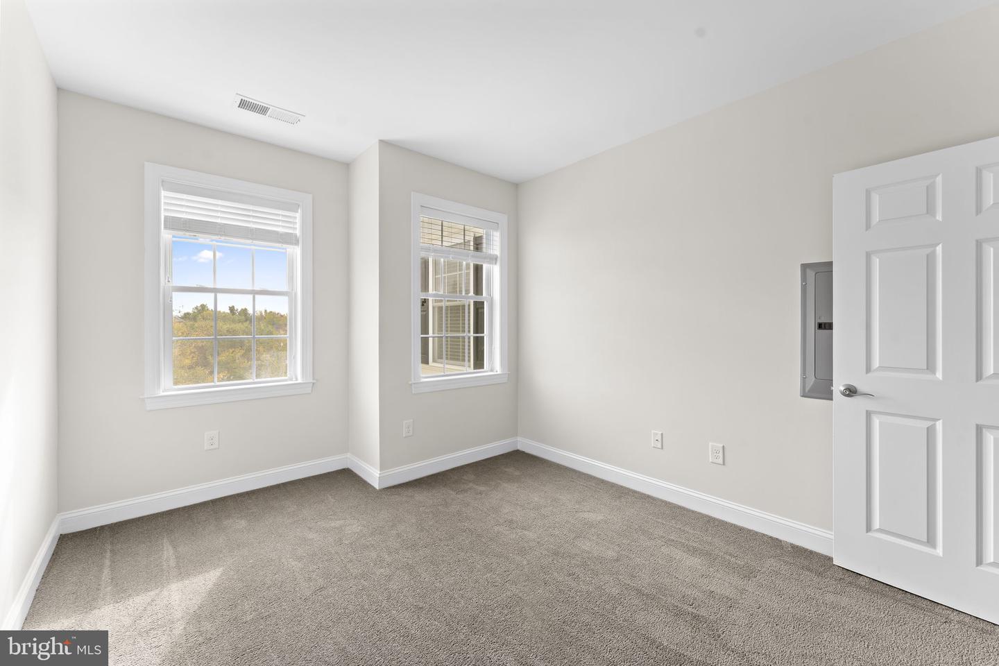 15201 ROYAL CREST DR, HAYMARKET, Virginia 20169, 2 Bedrooms Bedrooms, ,2 BathroomsBathrooms,Residential,For sale,15201 ROYAL CREST DR,VAPW2106110 MLS # VAPW2106110