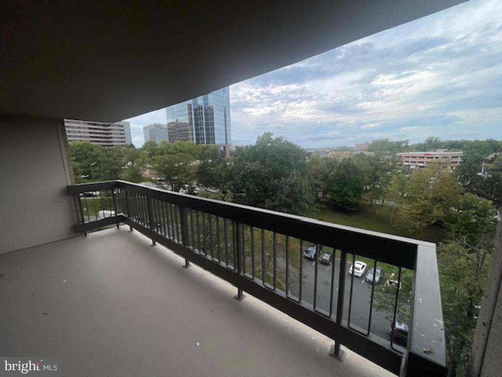 3701 S GEORGE MASON DR #611N, FALLS CHURCH, Virginia 22041, 2 Bedrooms Bedrooms, ,1 BathroomBathrooms,Residential,For sale,3701 S GEORGE MASON DR #611N,VAFX2274766 MLS # VAFX2274766