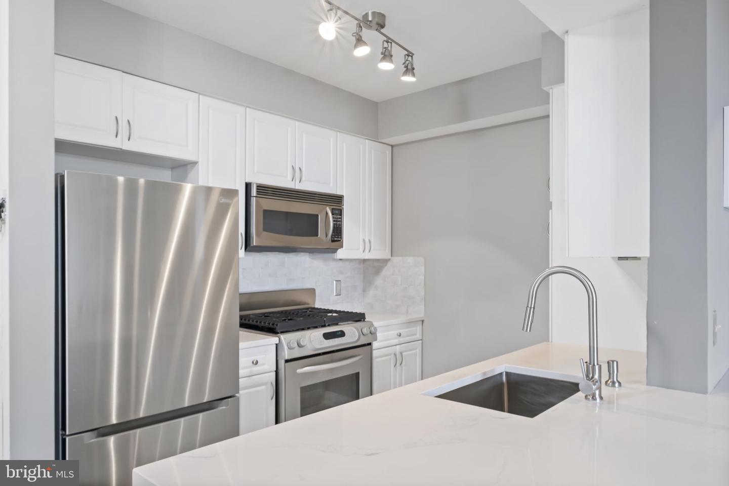 555 MASSACHUSETTS AVE NW #1319, WASHINGTON, District Of Columbia 20001, 1 Bedroom Bedrooms, ,1 BathroomBathrooms,Residential,For sale,555 MASSACHUSETTS AVE NW #1319,DCDC2227448 MLS # DCDC2227448