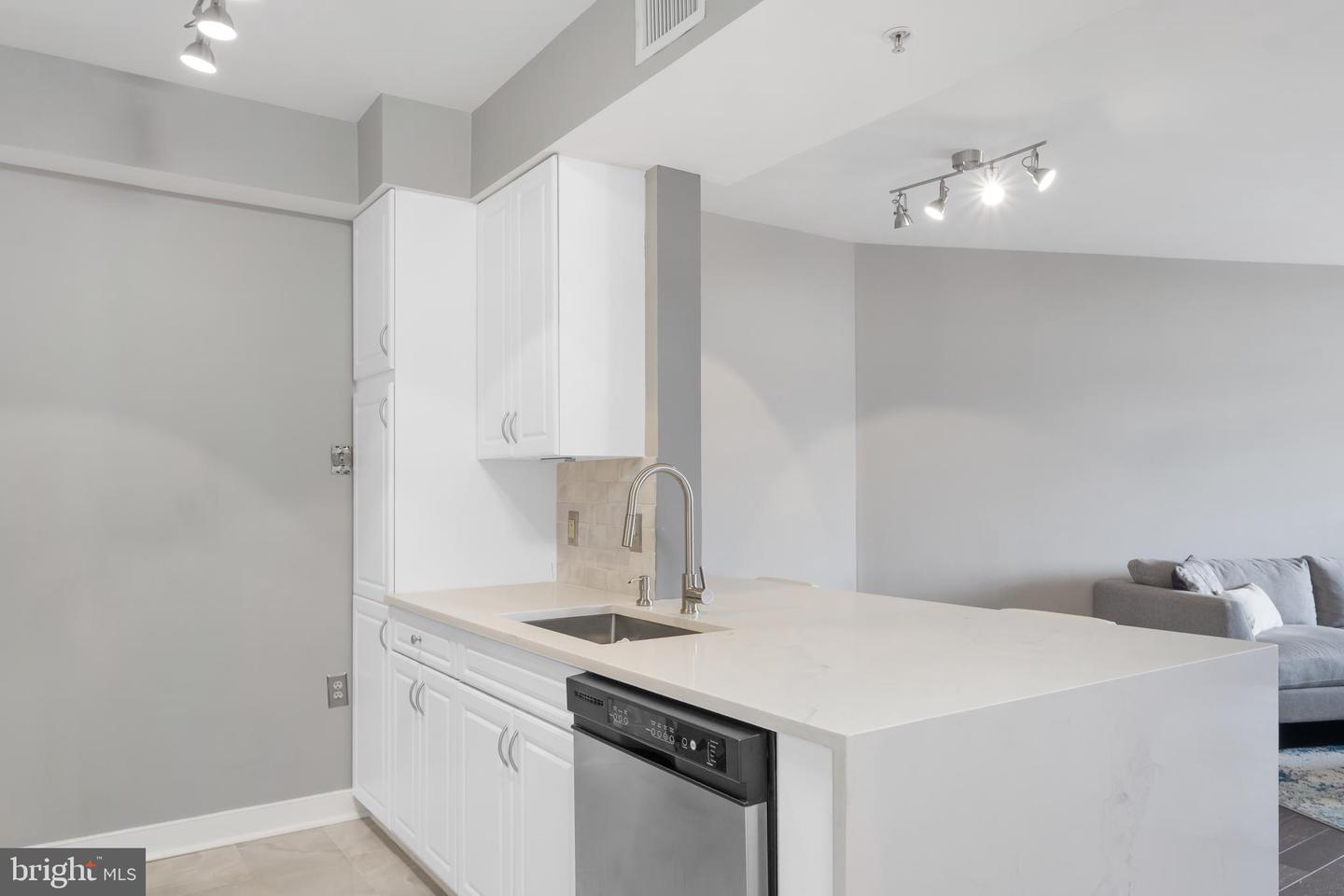 555 MASSACHUSETTS AVE NW #1319, WASHINGTON, District Of Columbia 20001, 1 Bedroom Bedrooms, ,1 BathroomBathrooms,Residential,For sale,555 MASSACHUSETTS AVE NW #1319,DCDC2227448 MLS # DCDC2227448