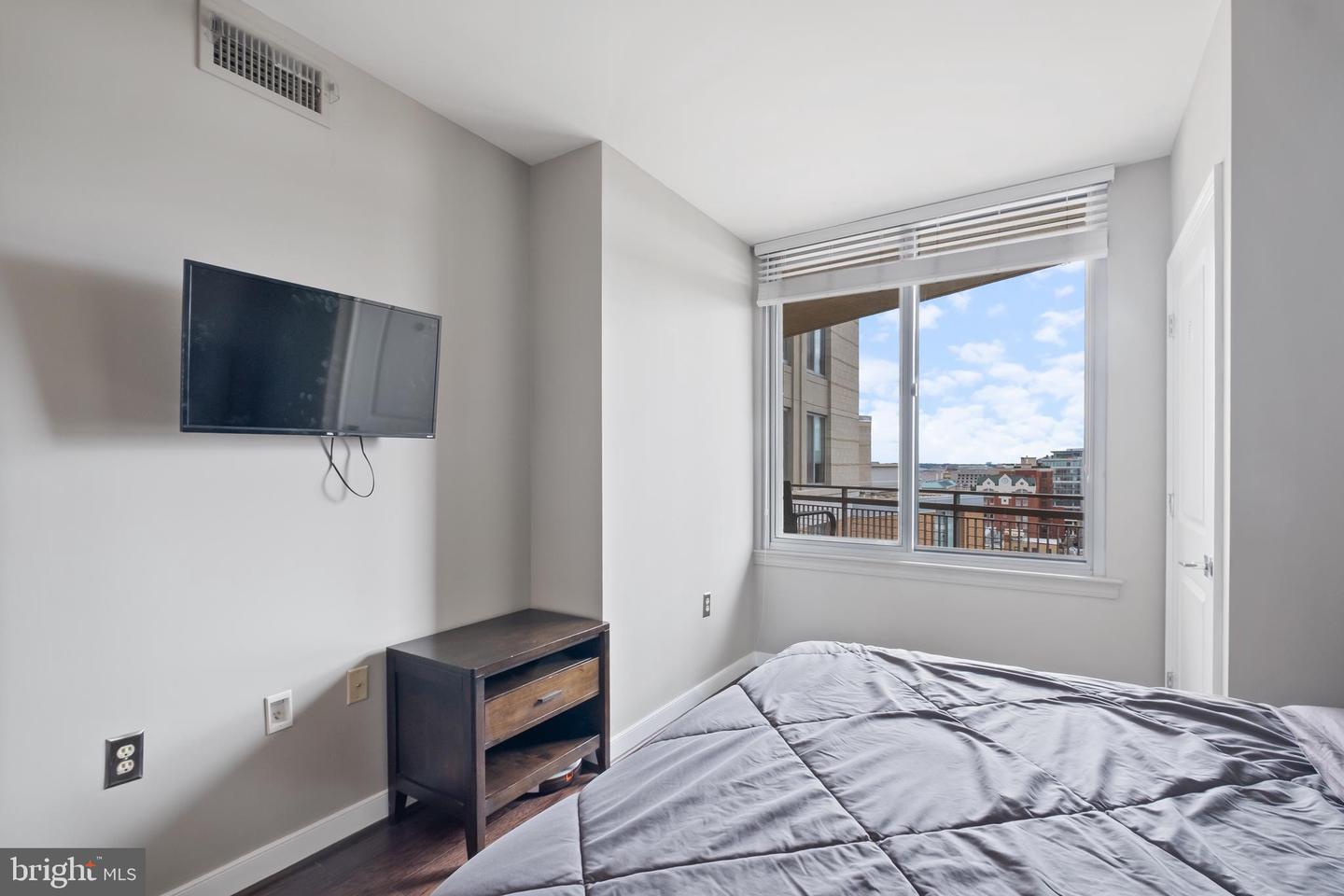555 MASSACHUSETTS AVE NW #1319, WASHINGTON, District Of Columbia 20001, 1 Bedroom Bedrooms, ,1 BathroomBathrooms,Residential,For sale,555 MASSACHUSETTS AVE NW #1319,DCDC2227448 MLS # DCDC2227448