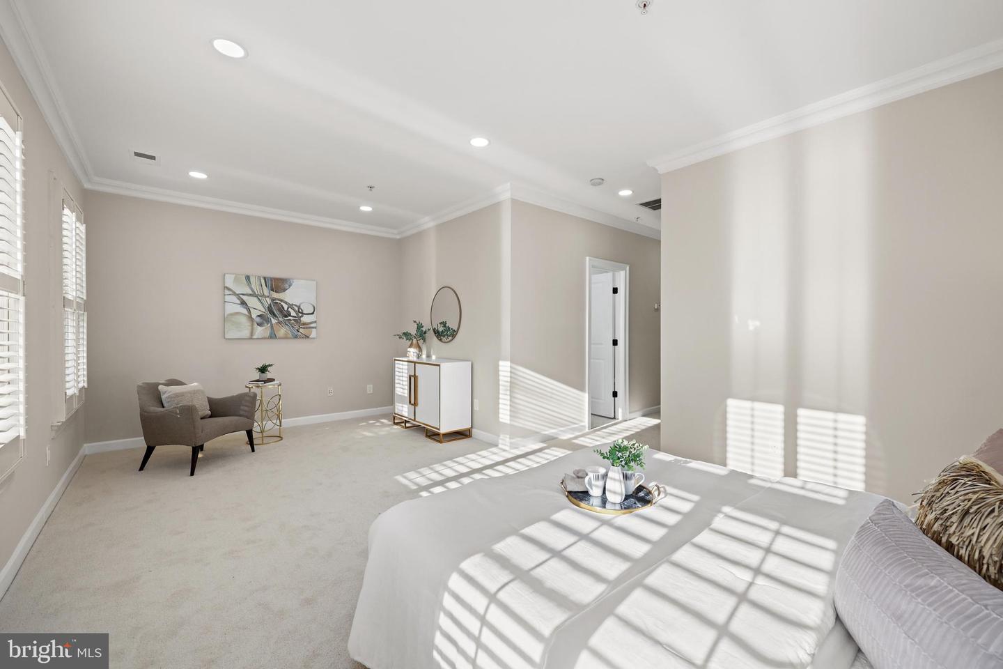 522 N ROYAL ST, ALEXANDRIA, Virginia 22314, 3 Bedrooms Bedrooms, ,2 BathroomsBathrooms,Residential,For sale,522 N ROYAL ST,VAAX2050932 MLS # VAAX2050932
