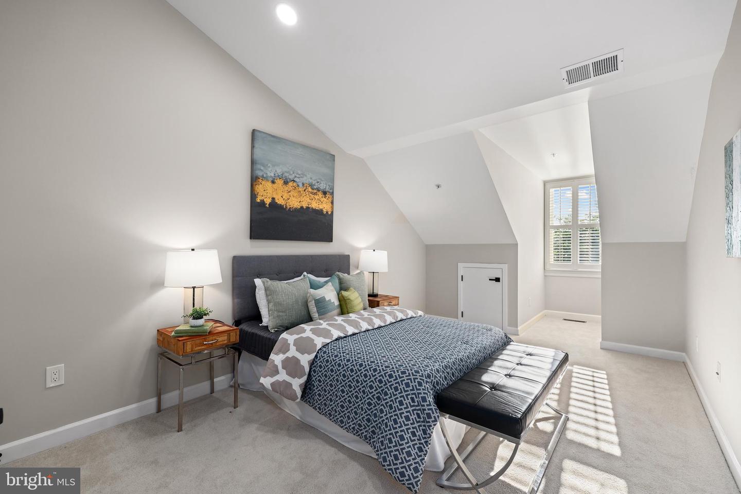 522 N ROYAL ST, ALEXANDRIA, Virginia 22314, 3 Bedrooms Bedrooms, ,2 BathroomsBathrooms,Residential,For sale,522 N ROYAL ST,VAAX2050932 MLS # VAAX2050932