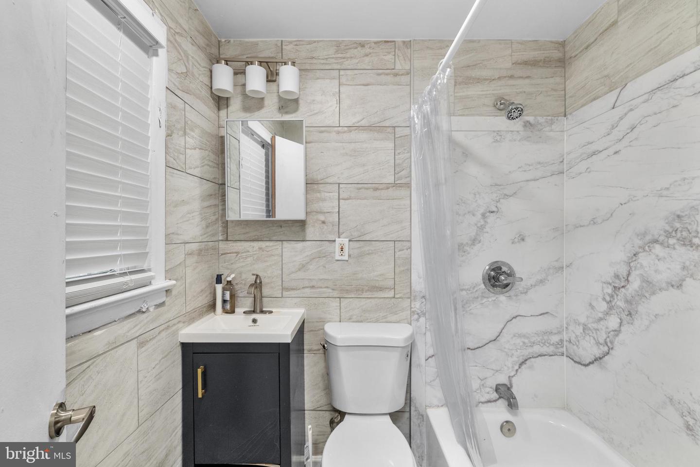 1333 6TH ST NW, WASHINGTON, District Of Columbia 20001, 2 Bedrooms Bedrooms, ,1 BathroomBathrooms,Residential,For sale,1333 6TH ST NW,DCDC2227522 MLS # DCDC2227522