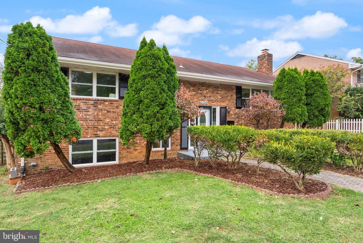 306 N MADISON ST, ARLINGTON, Virginia 22203, 5 Bedrooms Bedrooms, 13 Rooms Rooms,3 BathroomsBathrooms,Residential,For sale,306 N MADISON ST,VAAR2065000 MLS # VAAR2065000