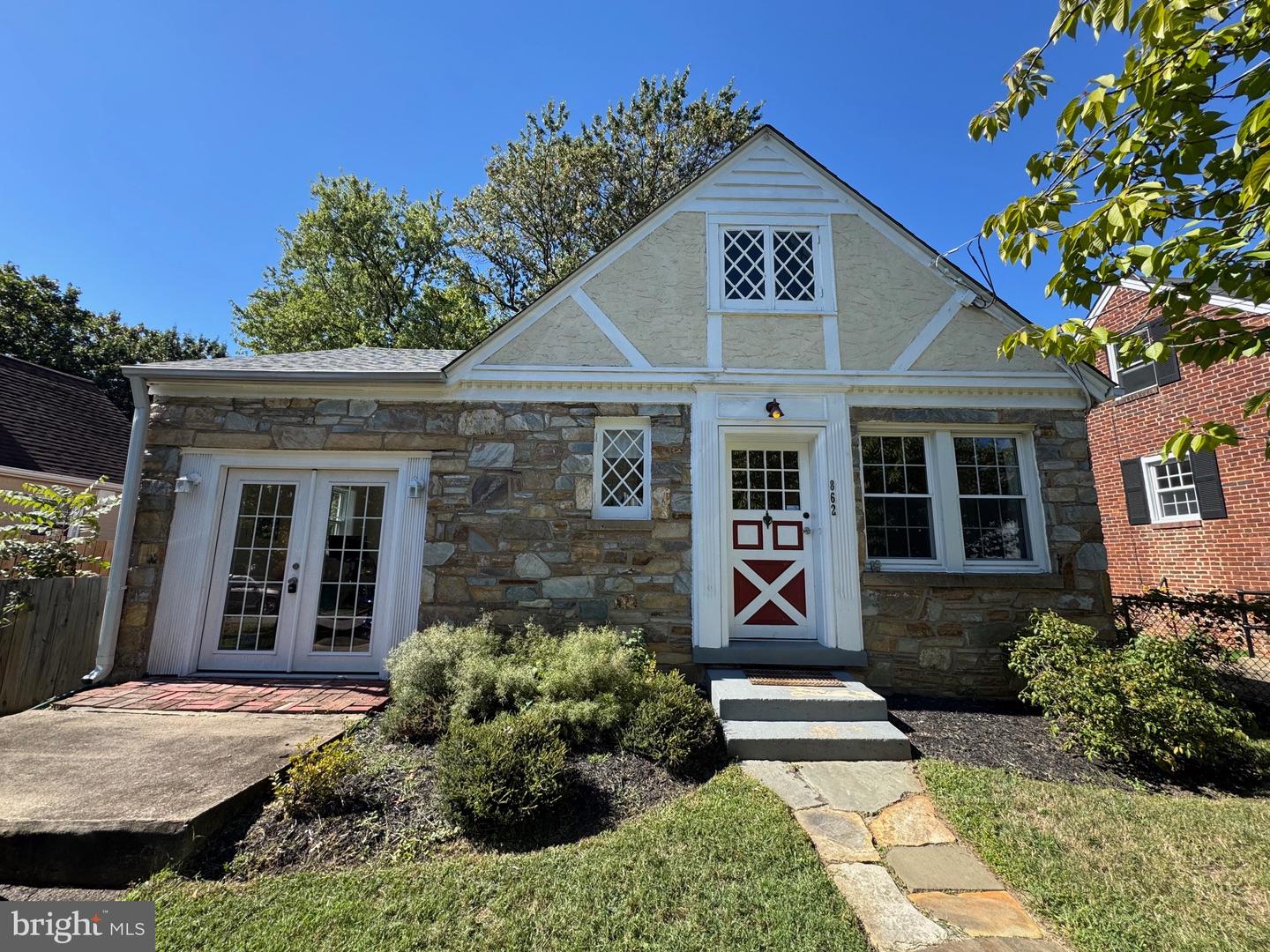 862 N ABINGDON ST, ARLINGTON, Virginia 22203, 3 Bedrooms Bedrooms, ,1 BathroomBathrooms,Residential,For sale,862 N ABINGDON ST,VAAR2065036 MLS # VAAR2065036