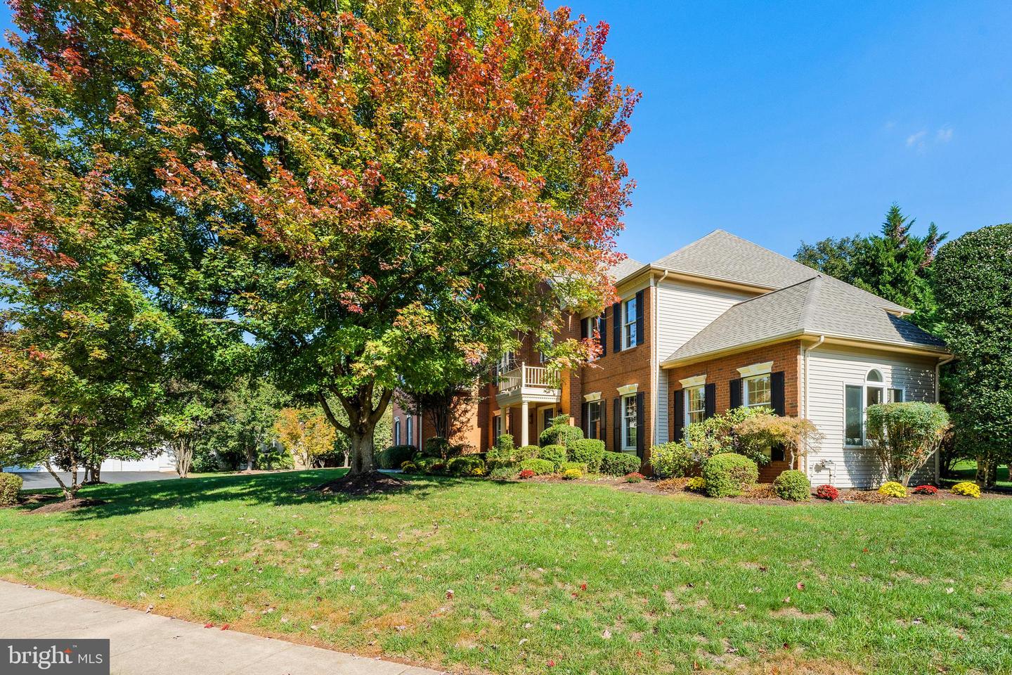 12704 AUTUMN CREST DR, HERNDON, Virginia 20171, 5 Bedrooms Bedrooms, ,4 BathroomsBathrooms,Residential,For sale,12704 AUTUMN CREST DR,VAFX2274968 MLS # VAFX2274968
