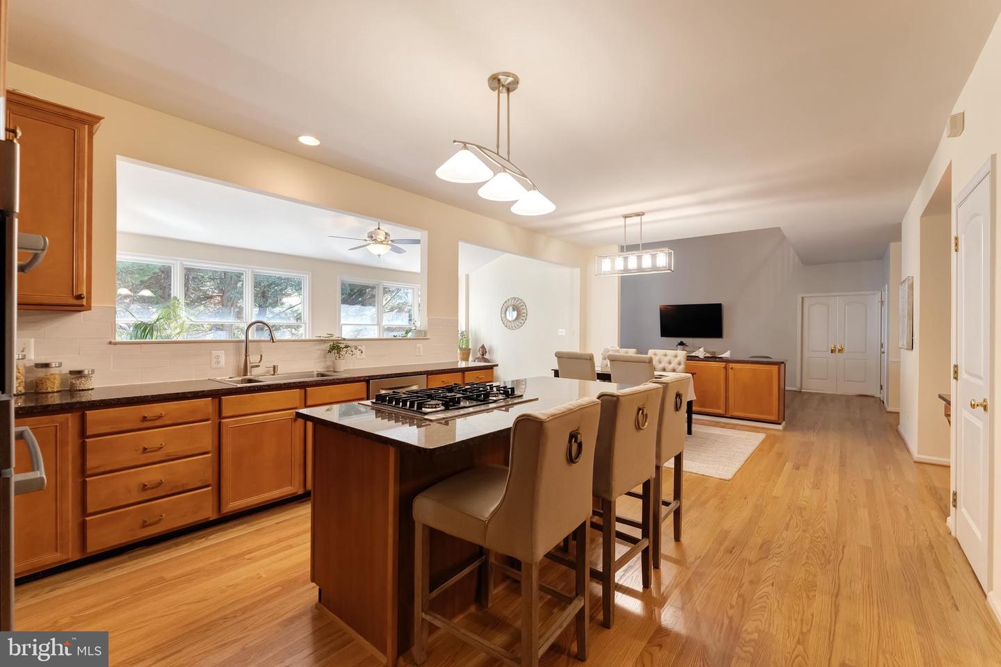 12704 AUTUMN CREST DR, HERNDON, Virginia 20171, 5 Bedrooms Bedrooms, ,4 BathroomsBathrooms,Residential,For sale,12704 AUTUMN CREST DR,VAFX2274968 MLS # VAFX2274968