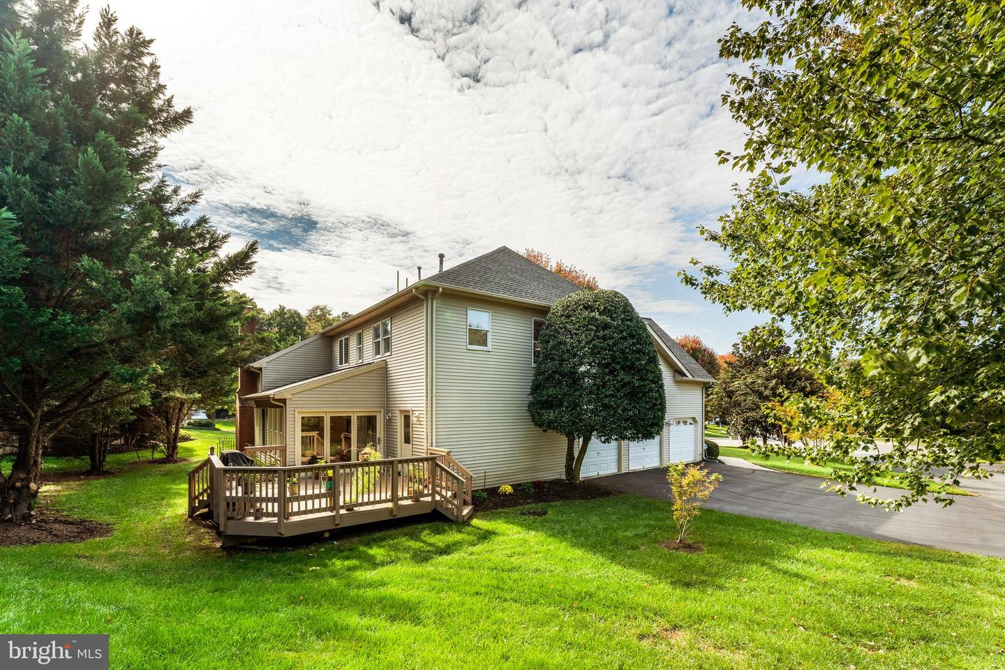 12704 AUTUMN CREST DR, HERNDON, Virginia 20171, 5 Bedrooms Bedrooms, ,4 BathroomsBathrooms,Residential,For sale,12704 AUTUMN CREST DR,VAFX2274968 MLS # VAFX2274968