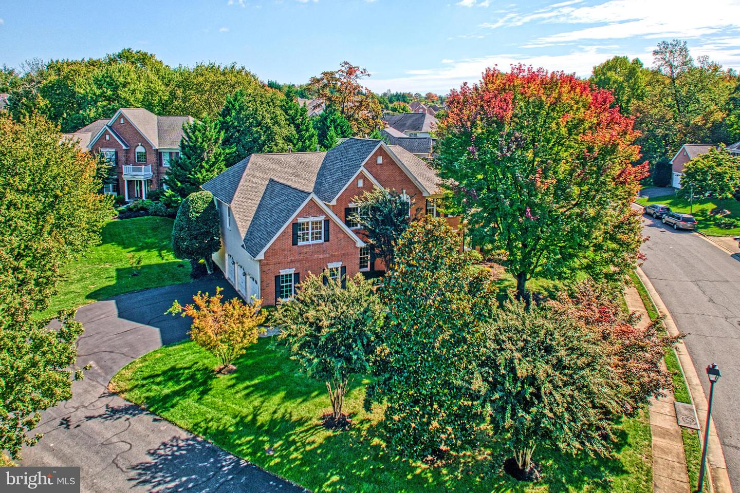 12704 AUTUMN CREST DR, HERNDON, Virginia 20171, 5 Bedrooms Bedrooms, ,4 BathroomsBathrooms,Residential,For sale,12704 AUTUMN CREST DR,VAFX2274968 MLS # VAFX2274968