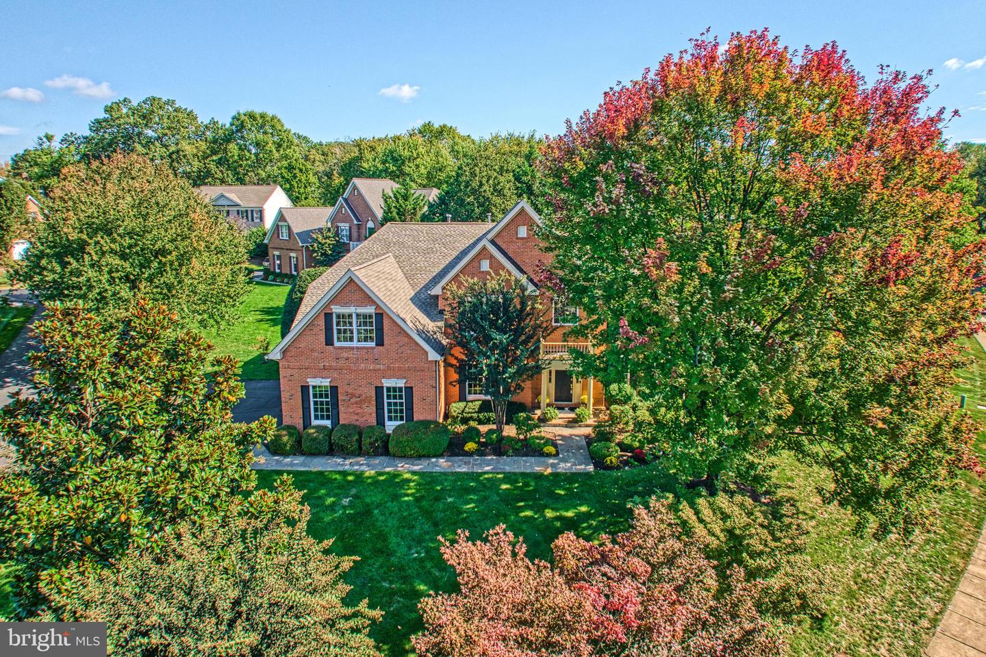 12704 AUTUMN CREST DR, HERNDON, Virginia 20171, 5 Bedrooms Bedrooms, ,4 BathroomsBathrooms,Residential,For sale,12704 AUTUMN CREST DR,VAFX2274968 MLS # VAFX2274968