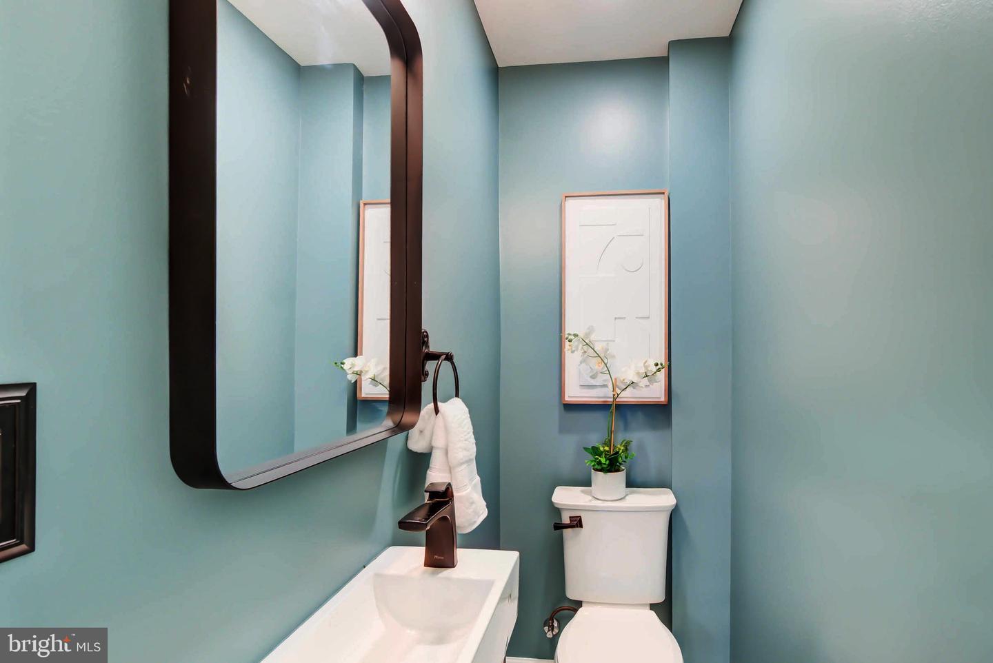 819 11TH ST NE, WASHINGTON, District Of Columbia 20002, 3 Bedrooms Bedrooms, ,2 BathroomsBathrooms,Residential,For sale,819 11TH ST NE,DCDC2227562 MLS # DCDC2227562