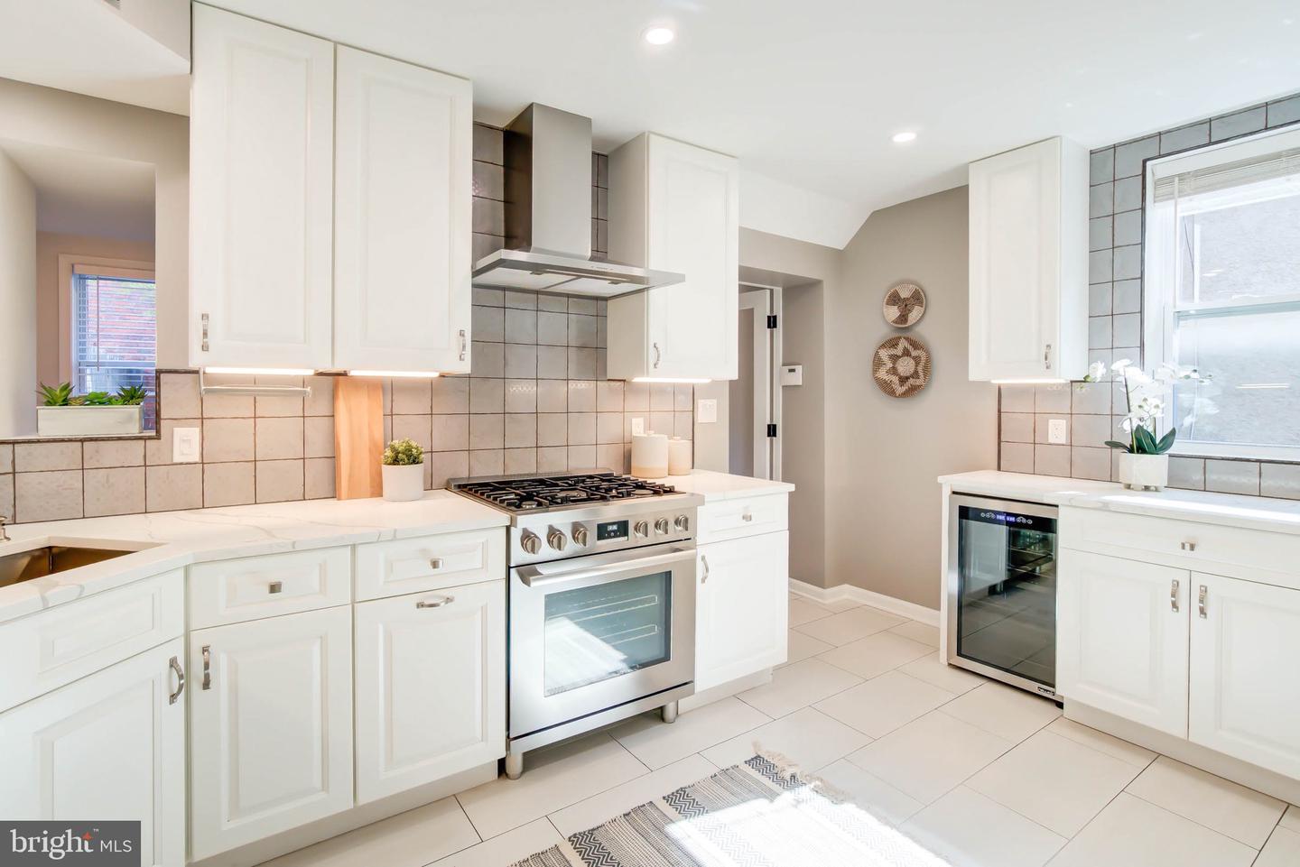 819 11TH ST NE, WASHINGTON, District Of Columbia 20002, 3 Bedrooms Bedrooms, ,2 BathroomsBathrooms,Residential,For sale,819 11TH ST NE,DCDC2227562 MLS # DCDC2227562