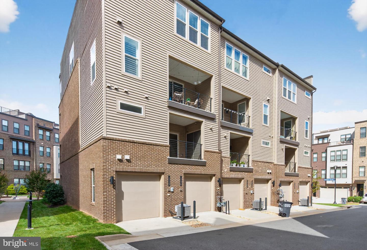 14428 BECKETT GLEN CIR #905, CHANTILLY, Virginia 20151, 3 Bedrooms Bedrooms, 8 Rooms Rooms,2 BathroomsBathrooms,Residential,For sale,14428 BECKETT GLEN CIR #905,VAFX2274990 MLS # VAFX2274990