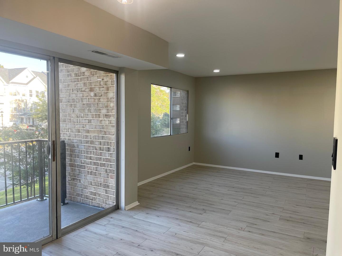 12751 DARA DR #102, WOODBRIDGE, Virginia 22192, 1 Bedroom Bedrooms, ,1 BathroomBathrooms,Residential,For sale,12751 DARA DR #102,VAPW2106230 MLS # VAPW2106230