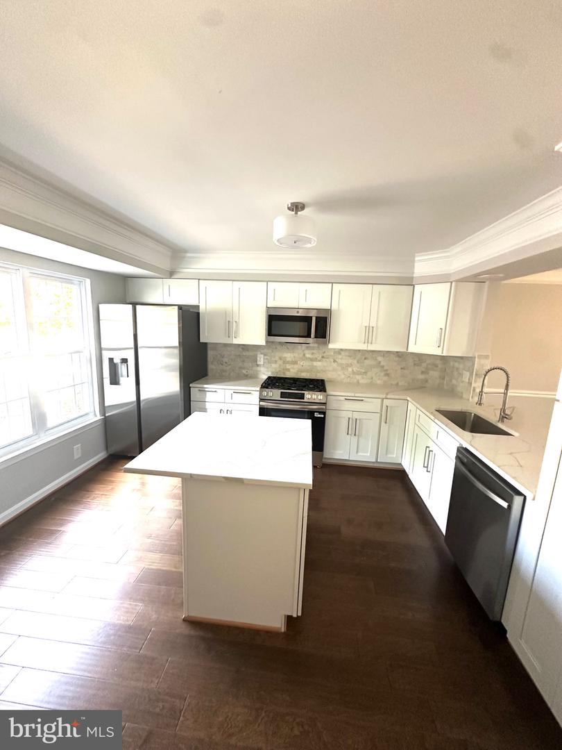 1947 INGLEBROOK DR, WOODBRIDGE, Virginia 22192, 3 Bedrooms Bedrooms, ,3 BathroomsBathrooms,Residential,For sale,1947 INGLEBROOK DR,VAPW2106236 MLS # VAPW2106236