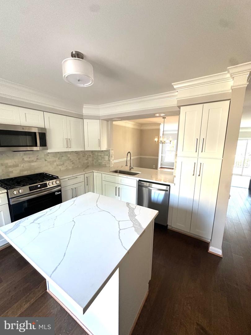 1947 INGLEBROOK DR, WOODBRIDGE, Virginia 22192, 3 Bedrooms Bedrooms, ,3 BathroomsBathrooms,Residential,For sale,1947 INGLEBROOK DR,VAPW2106236 MLS # VAPW2106236