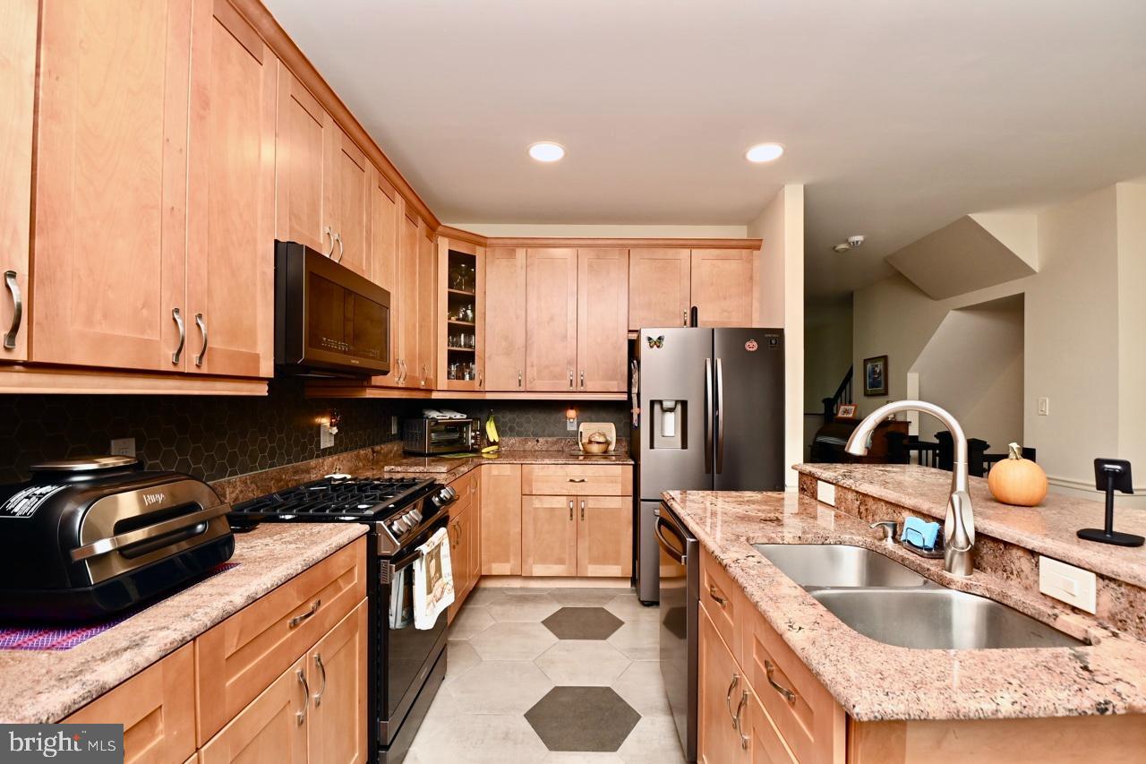 6622 PATENT PARISH LN, ALEXANDRIA, Virginia 22315, ,Residential,For sale,6622 PATENT PARISH LN,VAFX2275018 MLS # VAFX2275018