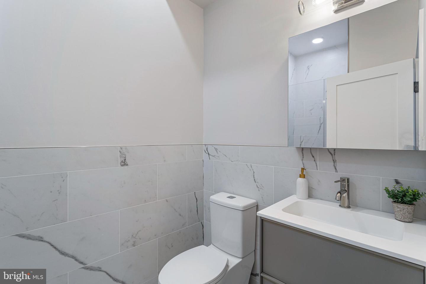 1516 EAST CAPITOL ST NE, WASHINGTON, District Of Columbia 20003, 2 Bedrooms Bedrooms, ,2 BathroomsBathrooms,Residential,For sale,1516 EAST CAPITOL ST NE,DCDC2227598 MLS # DCDC2227598