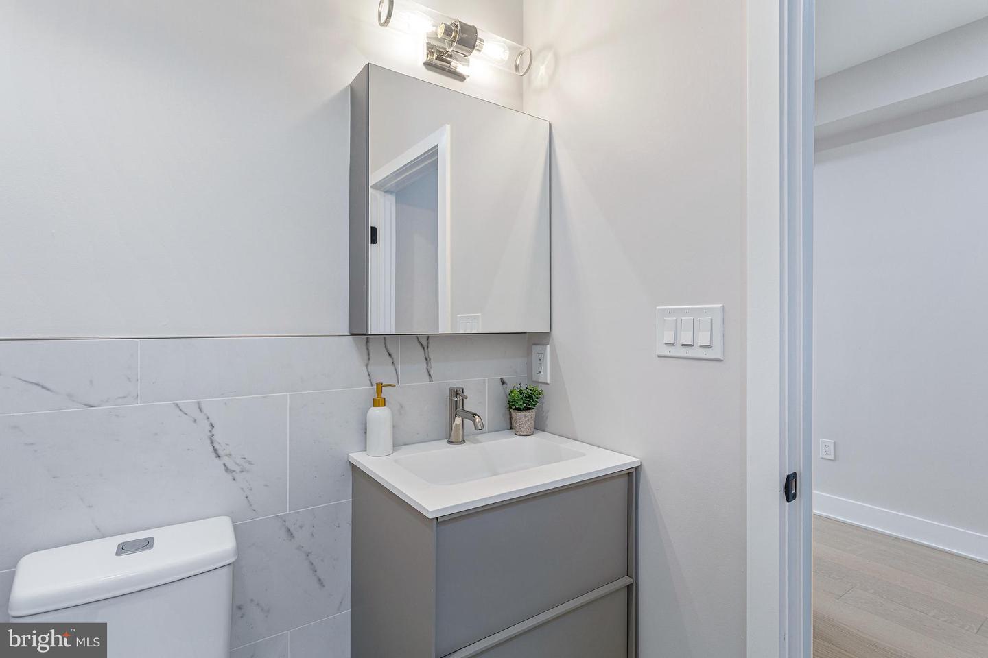 1516 EAST CAPITOL ST NE, WASHINGTON, District Of Columbia 20003, 2 Bedrooms Bedrooms, ,2 BathroomsBathrooms,Residential,For sale,1516 EAST CAPITOL ST NE,DCDC2227598 MLS # DCDC2227598
