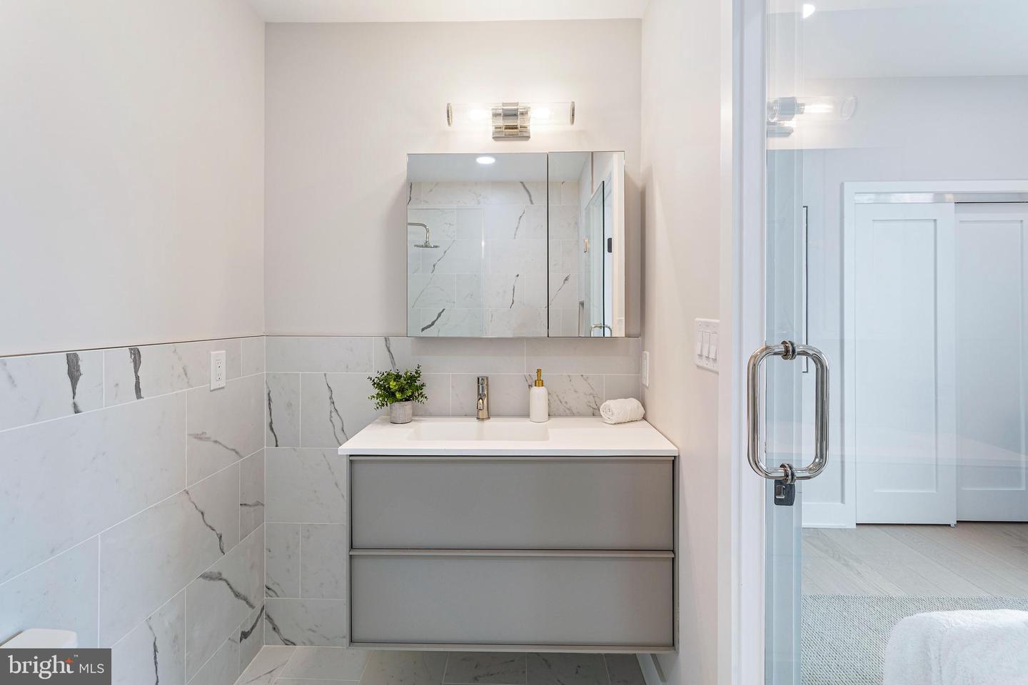 1516 EAST CAPITOL ST NE, WASHINGTON, District Of Columbia 20003, 2 Bedrooms Bedrooms, ,2 BathroomsBathrooms,Residential,For sale,1516 EAST CAPITOL ST NE,DCDC2227598 MLS # DCDC2227598