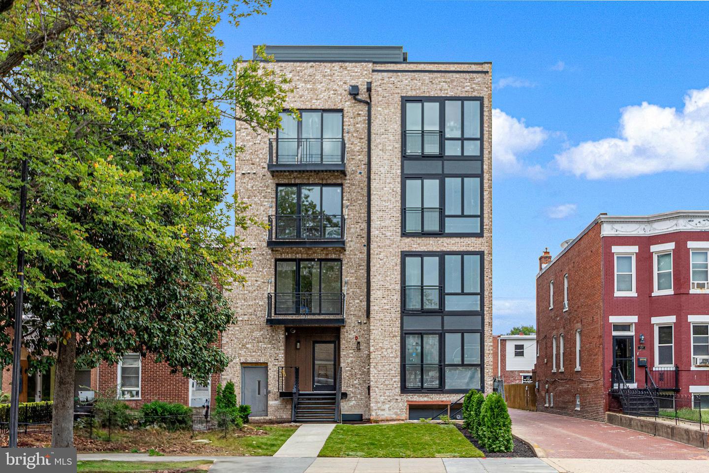 1516 EAST CAPITOL ST NE, WASHINGTON, District Of Columbia 20003, 2 Bedrooms Bedrooms, ,2 BathroomsBathrooms,Residential,For sale,1516 EAST CAPITOL ST NE,DCDC2227598 MLS # DCDC2227598