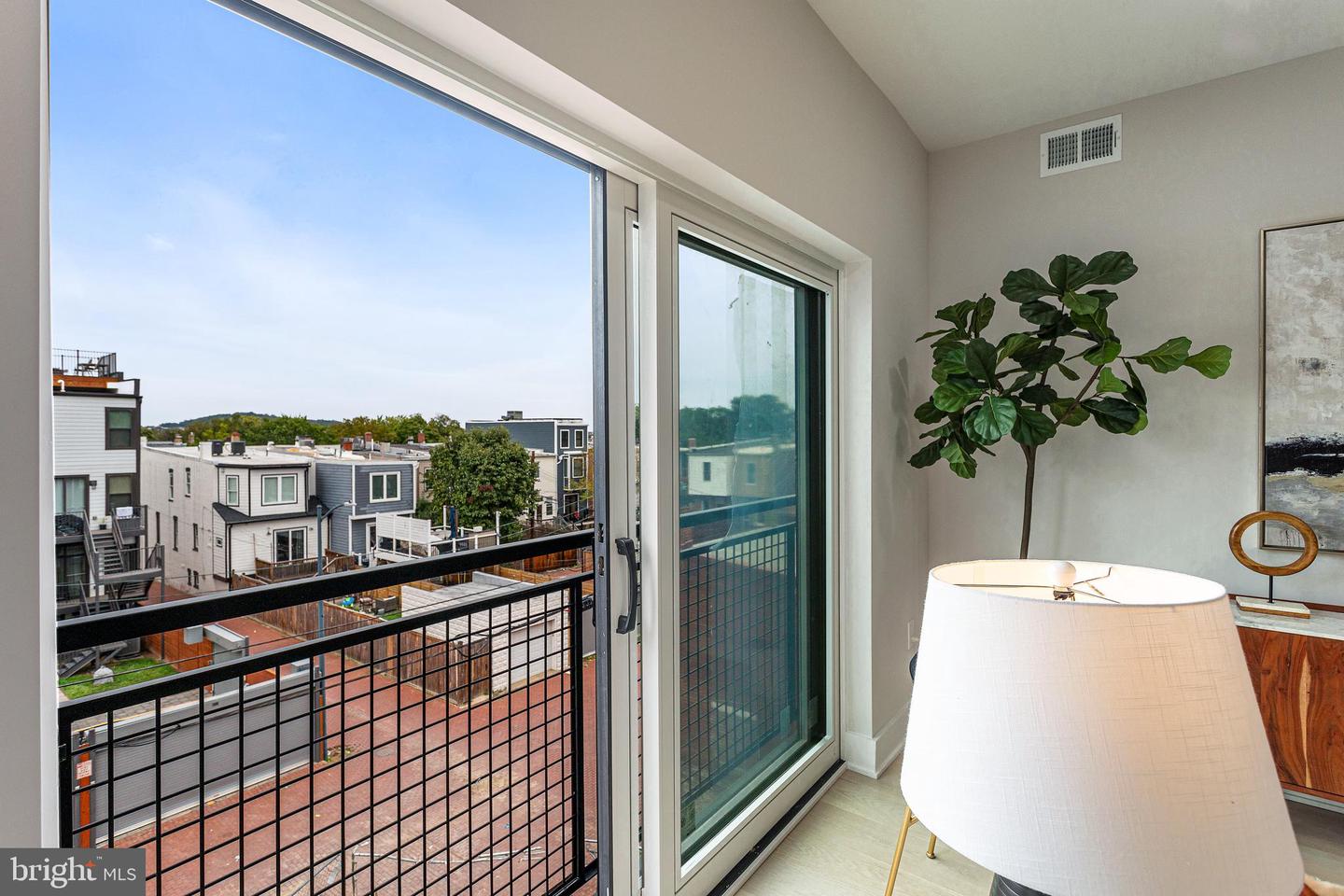 1516 EAST CAPITOL ST NE, WASHINGTON, District Of Columbia 20003, 2 Bedrooms Bedrooms, ,2 BathroomsBathrooms,Residential,For sale,1516 EAST CAPITOL ST NE,DCDC2227598 MLS # DCDC2227598