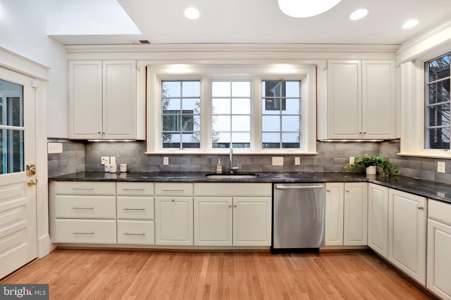 3113 44TH ST NW, WASHINGTON, District Of Columbia 20016, 5 Bedrooms Bedrooms, ,3 BathroomsBathrooms,Residential,For sale,3113 44TH ST NW,DCDC2227604 MLS # DCDC2227604