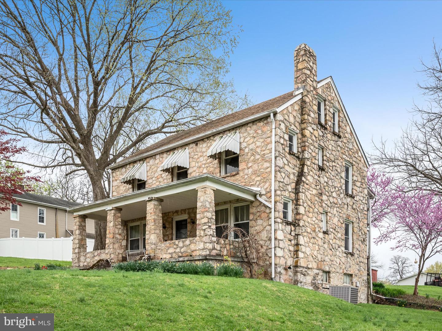 1714 N ROYAL AVE, FRONT ROYAL, Virginia 22630, 4 Bedrooms Bedrooms, ,2 BathroomsBathrooms,Residential,For sale,1714 N ROYAL AVE,VAWR2012584 MLS # VAWR2012584