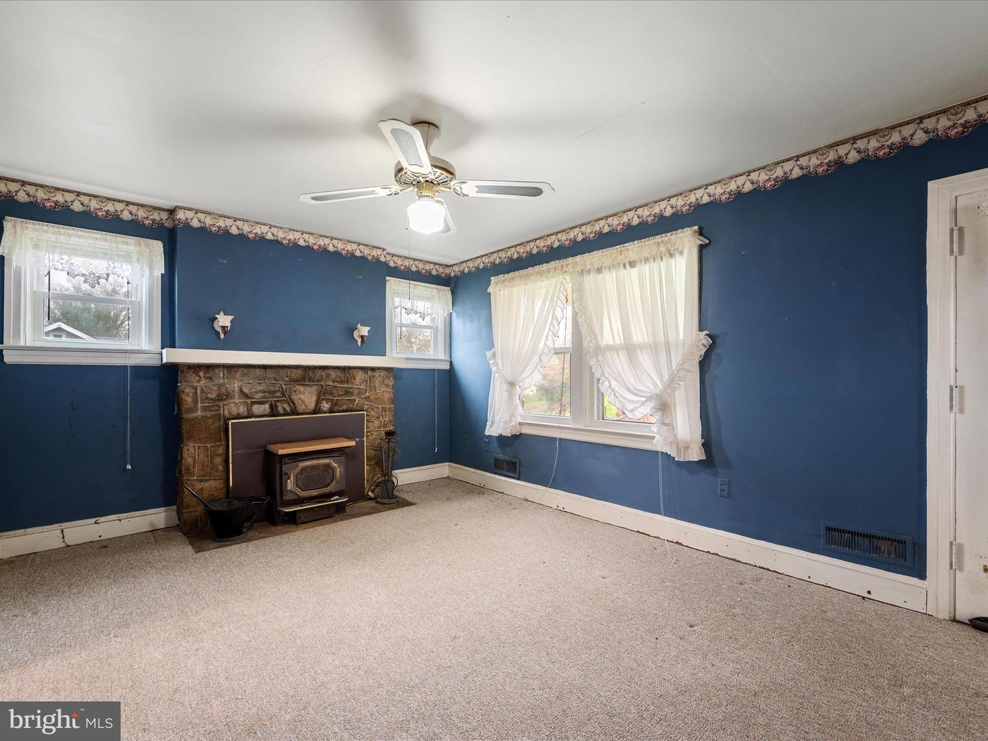 1714 N ROYAL AVE, FRONT ROYAL, Virginia 22630, 4 Bedrooms Bedrooms, ,2 BathroomsBathrooms,Residential,For sale,1714 N ROYAL AVE,VAWR2012584 MLS # VAWR2012584