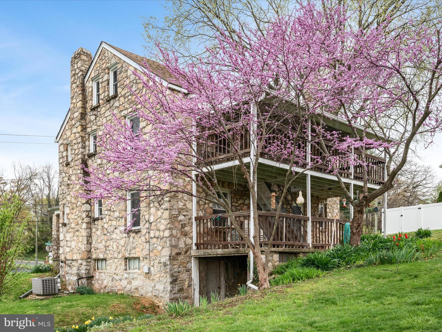 1714 N ROYAL AVE, FRONT ROYAL, Virginia 22630, 4 Bedrooms Bedrooms, ,2 BathroomsBathrooms,Residential,For sale,1714 N ROYAL AVE,VAWR2012584 MLS # VAWR2012584