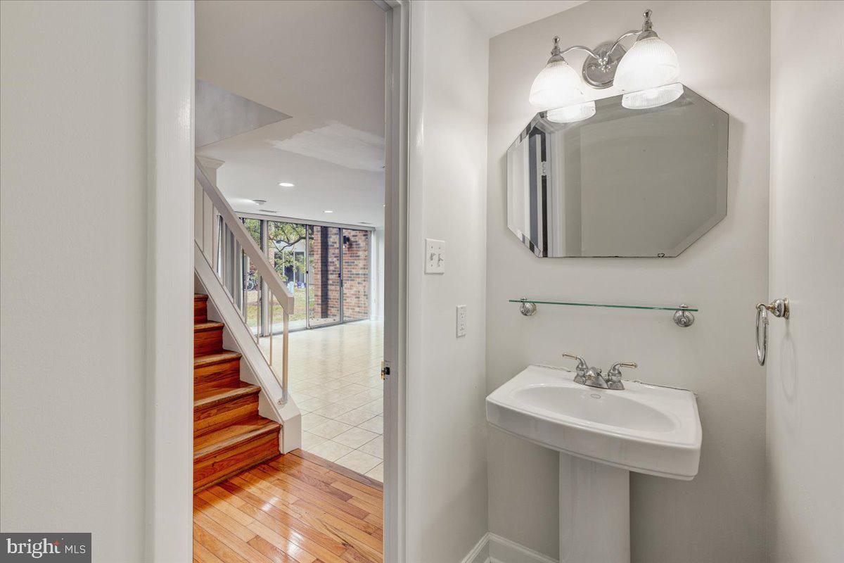 1667 S HAYES ST #1, ARLINGTON, Virginia 22202, 3 Bedrooms Bedrooms, ,2 BathroomsBathrooms,Residential,For sale,1667 S HAYES ST #1,VAAR2065064 MLS # VAAR2065064