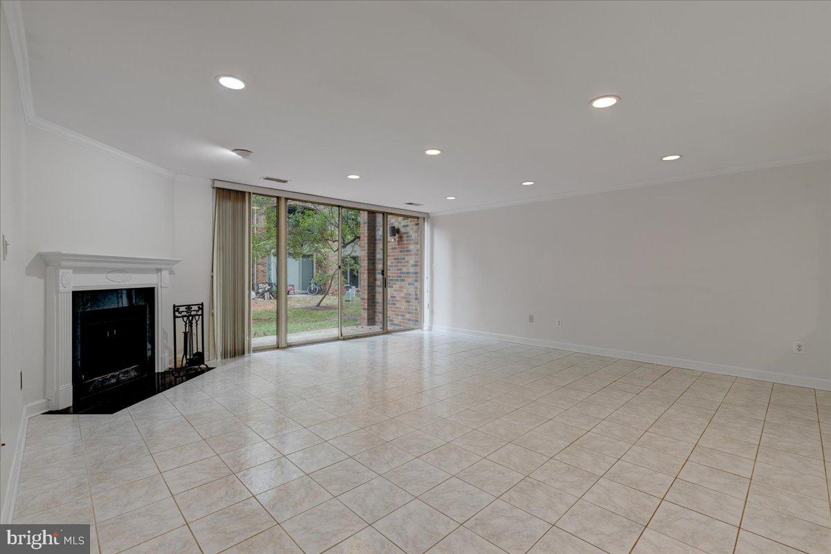 1667 S HAYES ST #1, ARLINGTON, Virginia 22202, 3 Bedrooms Bedrooms, ,2 BathroomsBathrooms,Residential,For sale,1667 S HAYES ST #1,VAAR2065064 MLS # VAAR2065064