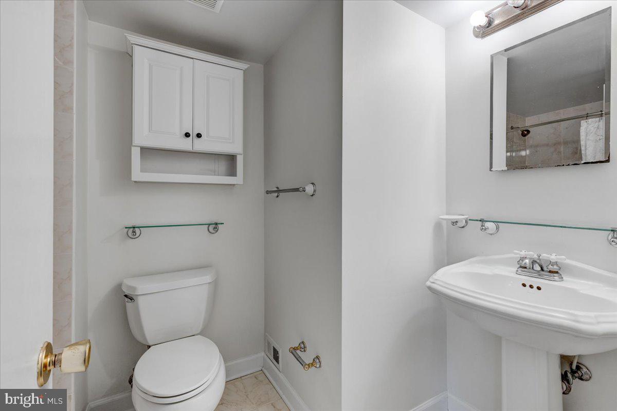 1667 S HAYES ST #1, ARLINGTON, Virginia 22202, 3 Bedrooms Bedrooms, ,2 BathroomsBathrooms,Residential,For sale,1667 S HAYES ST #1,VAAR2065064 MLS # VAAR2065064