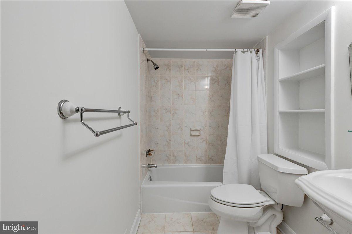 1667 S HAYES ST #1, ARLINGTON, Virginia 22202, 3 Bedrooms Bedrooms, ,2 BathroomsBathrooms,Residential,For sale,1667 S HAYES ST #1,VAAR2065064 MLS # VAAR2065064
