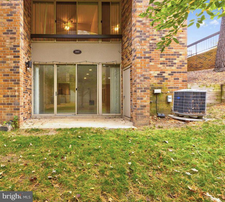 1667 S HAYES ST #1, ARLINGTON, Virginia 22202, 3 Bedrooms Bedrooms, ,2 BathroomsBathrooms,Residential,For sale,1667 S HAYES ST #1,VAAR2065064 MLS # VAAR2065064