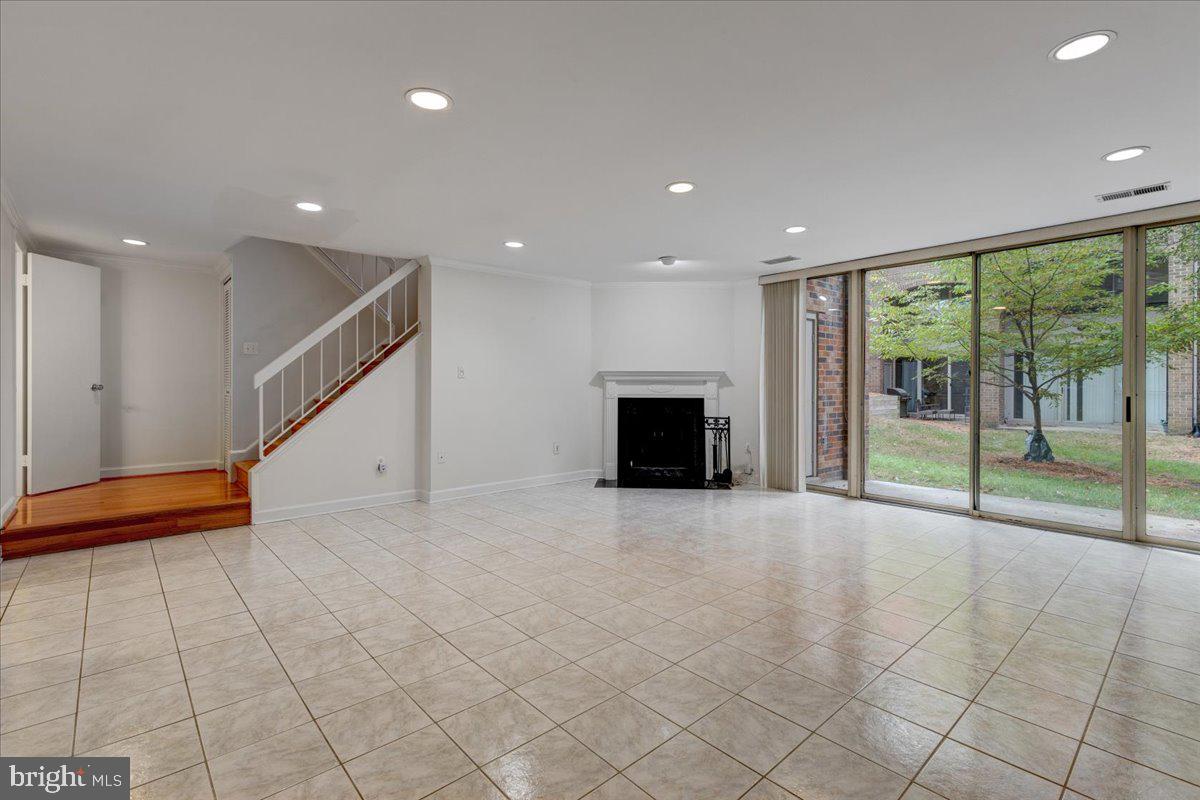 1667 S HAYES ST #1, ARLINGTON, Virginia 22202, 3 Bedrooms Bedrooms, ,2 BathroomsBathrooms,Residential,For sale,1667 S HAYES ST #1,VAAR2065064 MLS # VAAR2065064