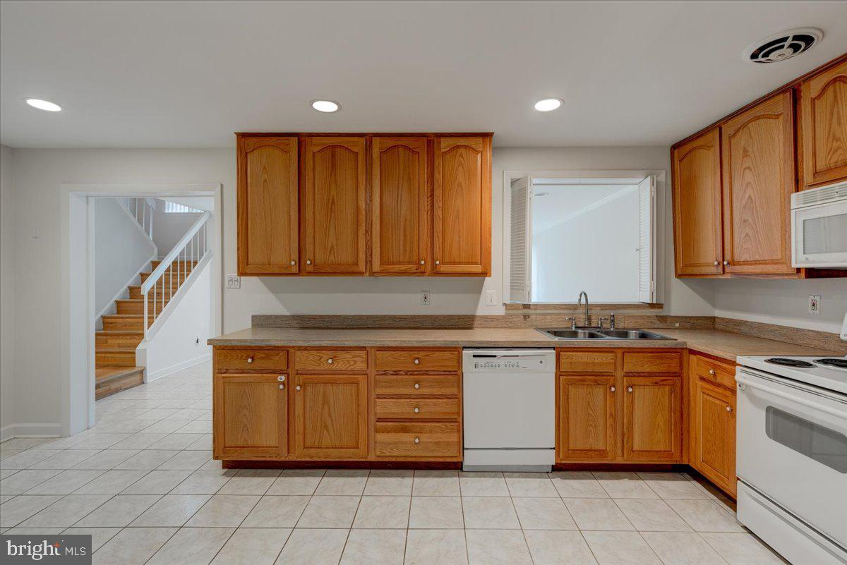 1667 S HAYES ST #1, ARLINGTON, Virginia 22202, 3 Bedrooms Bedrooms, ,2 BathroomsBathrooms,Residential,For sale,1667 S HAYES ST #1,VAAR2065064 MLS # VAAR2065064