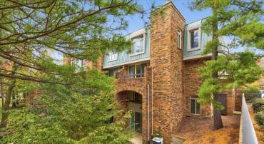 1667 S HAYES ST #1, ARLINGTON, Virginia 22202, 3 Bedrooms Bedrooms, ,2 BathroomsBathrooms,Residential,For sale,1667 S HAYES ST #1,VAAR2065064 MLS # VAAR2065064