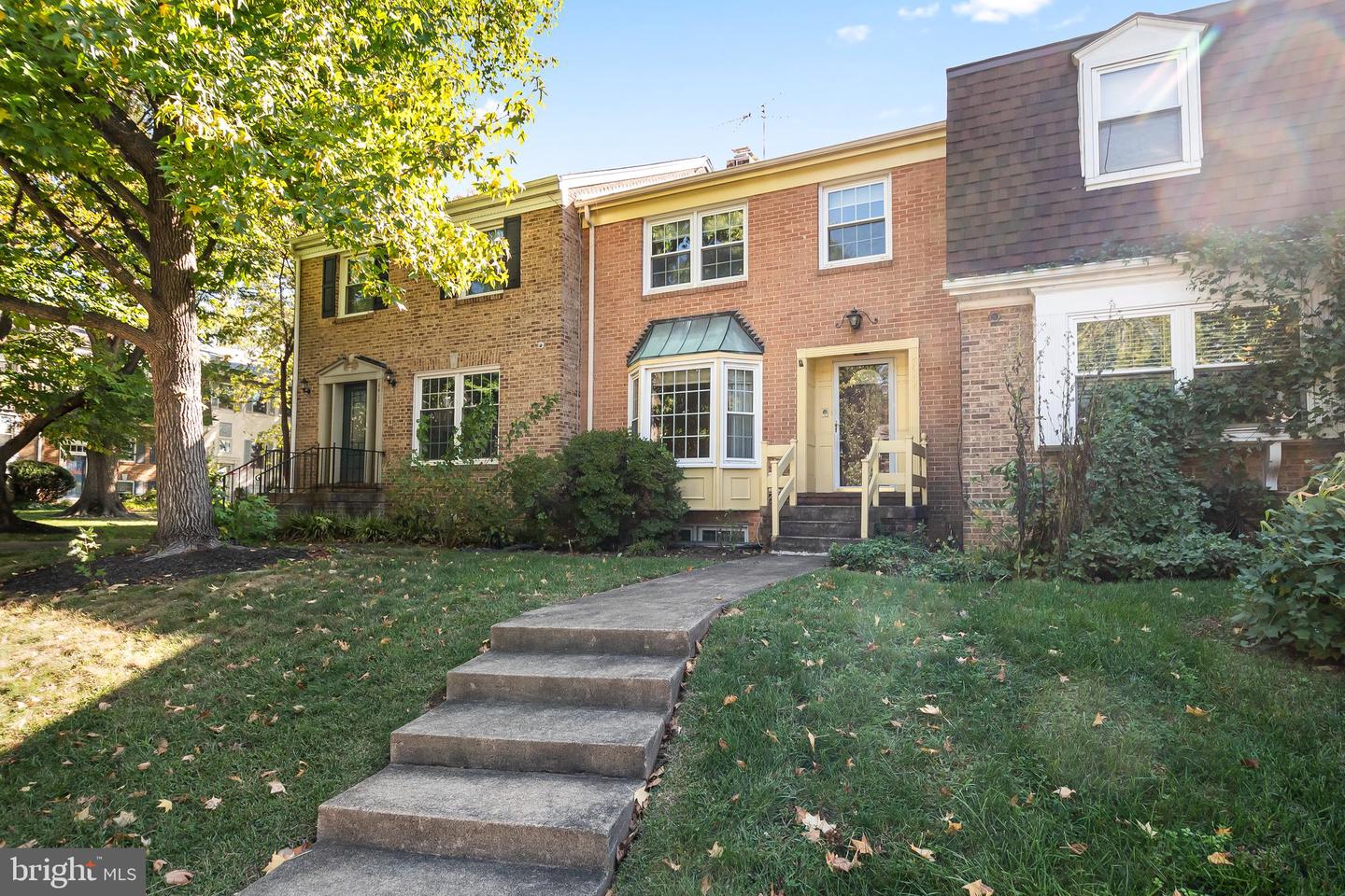 2417 FALLS PLACE CT, FALLS CHURCH, Virginia 22043, 3 Bedrooms Bedrooms, ,2 BathroomsBathrooms,Residential,For sale,2417 FALLS PLACE CT,VAFX2274992 MLS # VAFX2274992