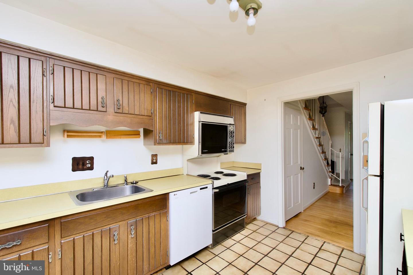 2417 FALLS PLACE CT, FALLS CHURCH, Virginia 22043, 3 Bedrooms Bedrooms, ,2 BathroomsBathrooms,Residential,For sale,2417 FALLS PLACE CT,VAFX2274992 MLS # VAFX2274992