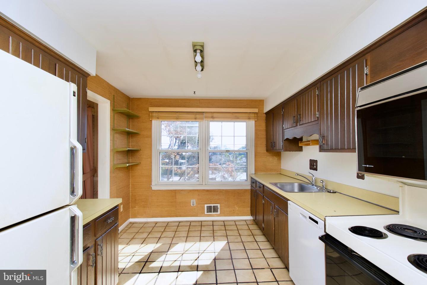 2417 FALLS PLACE CT, FALLS CHURCH, Virginia 22043, 3 Bedrooms Bedrooms, ,2 BathroomsBathrooms,Residential,For sale,2417 FALLS PLACE CT,VAFX2274992 MLS # VAFX2274992