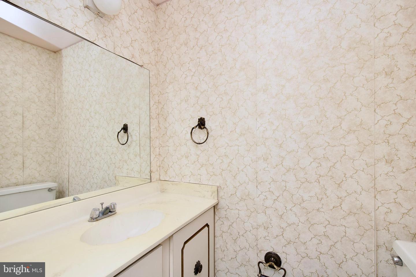 2417 FALLS PLACE CT, FALLS CHURCH, Virginia 22043, 3 Bedrooms Bedrooms, ,2 BathroomsBathrooms,Residential,For sale,2417 FALLS PLACE CT,VAFX2274992 MLS # VAFX2274992