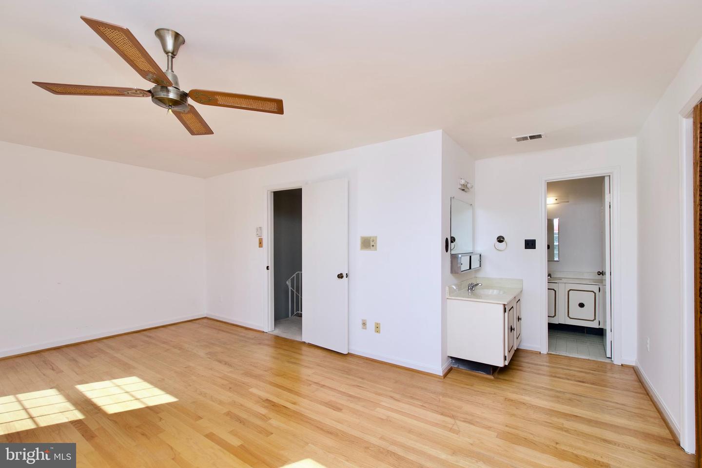 2417 FALLS PLACE CT, FALLS CHURCH, Virginia 22043, 3 Bedrooms Bedrooms, ,2 BathroomsBathrooms,Residential,For sale,2417 FALLS PLACE CT,VAFX2274992 MLS # VAFX2274992